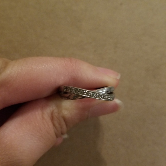 Silver band Size 8 Ring with CZ - Picture 1 of 2